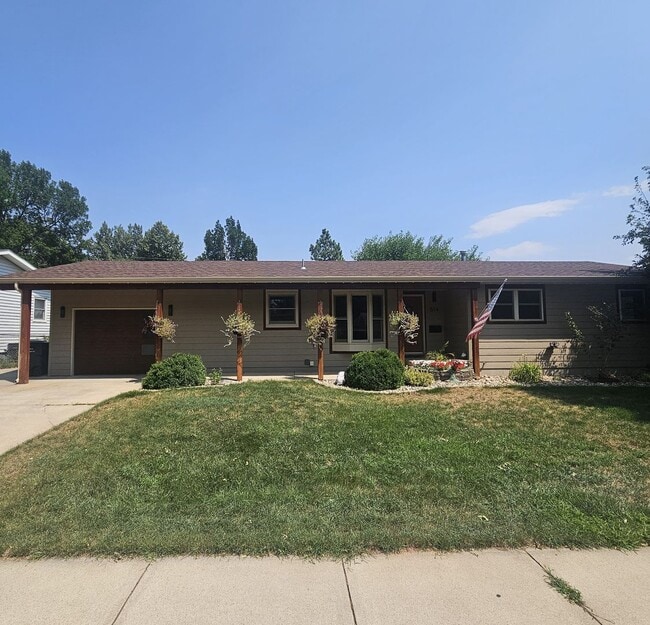Building Photo - 4 BED | 2 BATH HOME | SINGLE GARAGE | WEST RAPID CITY