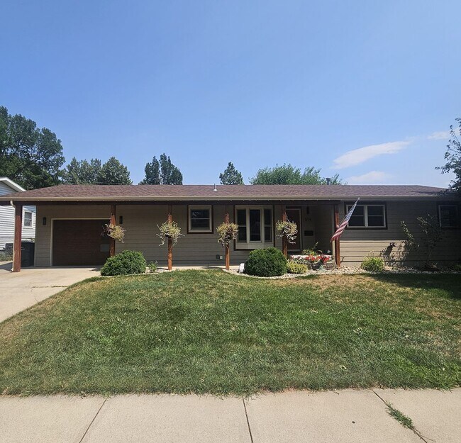 Foto del edificio - 4 BED | 2 BATH HOME | SINGLE GARAGE | WEST RAPID CITY