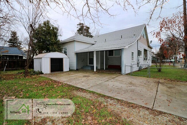 Building Photo - 1880 Ferry St