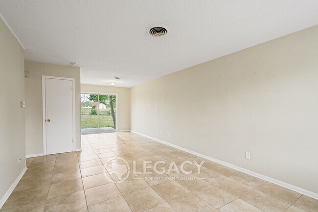 Foto del edificio - 704-710 W. 10th St.