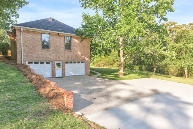 Building Photo - 2903 N Woodridge Rd