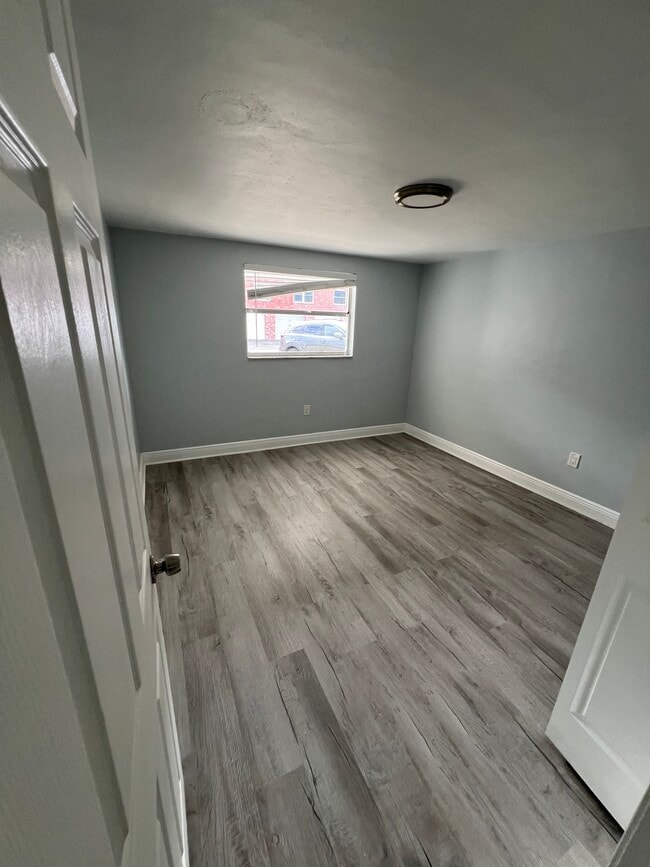 Building Photo - 5337 Pasadena Dr