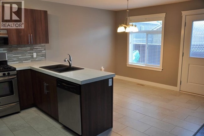 Building Photo - 11314-11105 105 Ave