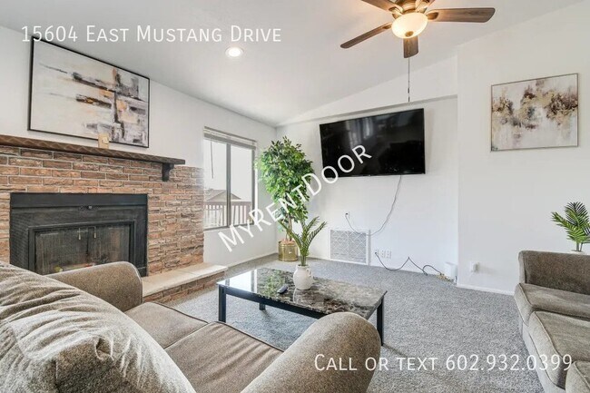 Building Photo - Beautiful Home, Huge Yard, and Amazing Vie...