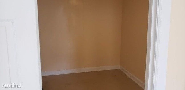 Building Photo - 1 br, 1 bath Apartment - 209 Troy Avenue