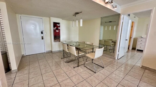 Building Photo - 1623 Collins Ave
