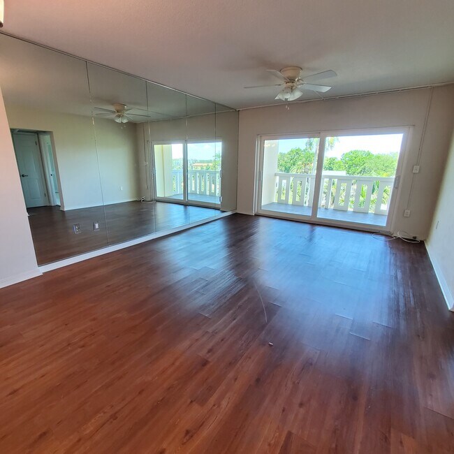 Foto del edificio - 1200 N Shore Dr NE