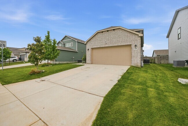 Foto del edificio - 2405 Ayers Dr