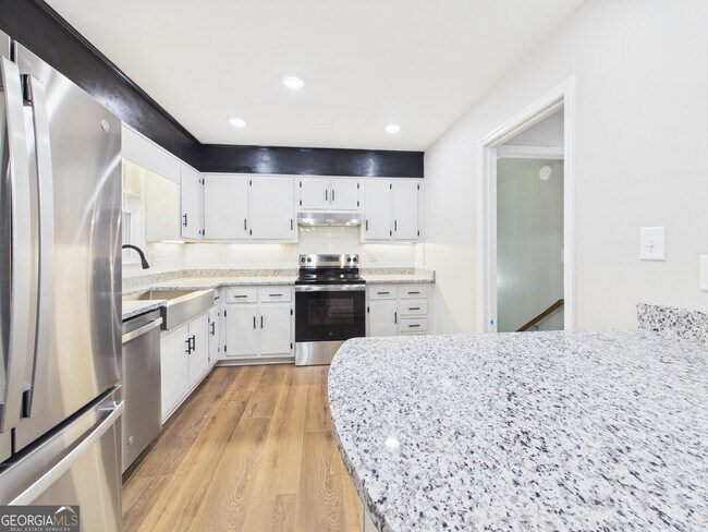 Foto del edificio - 1140 Woodlands Rd