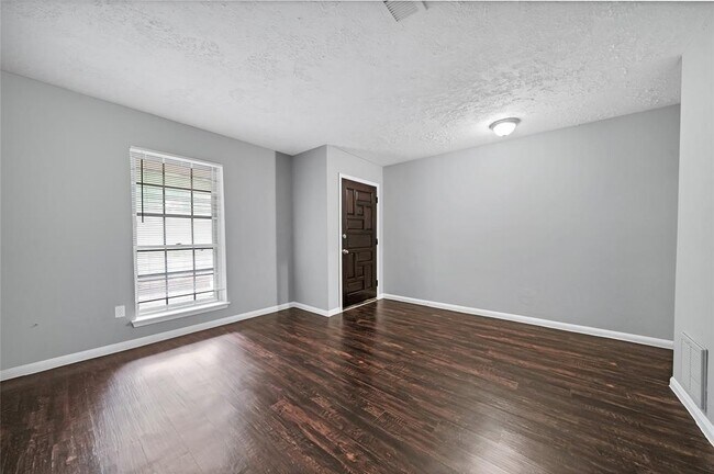 Building Photo - 16126 La Cabana Dr