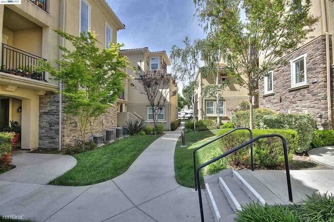Building Photo - 2 br, 2 bath Condo - 3293 Monaghan Street