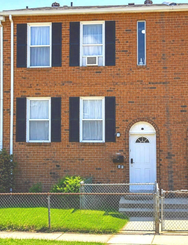 Building Photo - 2710 Dothan Plz