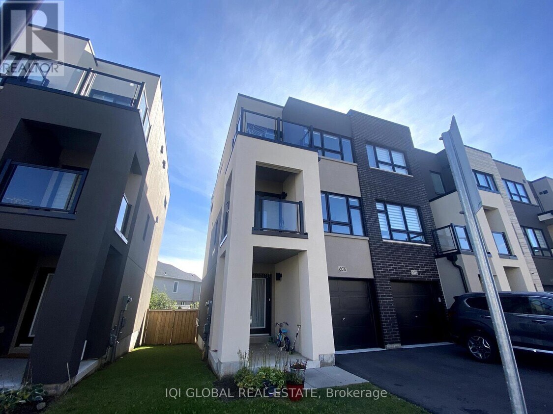 3087 Cherry Blossom Cmn, Burlington (Alton), ON L7M 2A9 House for