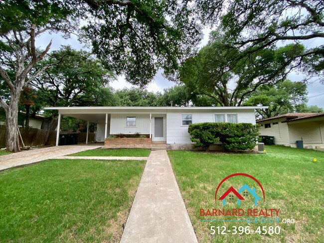 Building Photo - Available Now: 2 bed/1 bath with Fenced Ya...