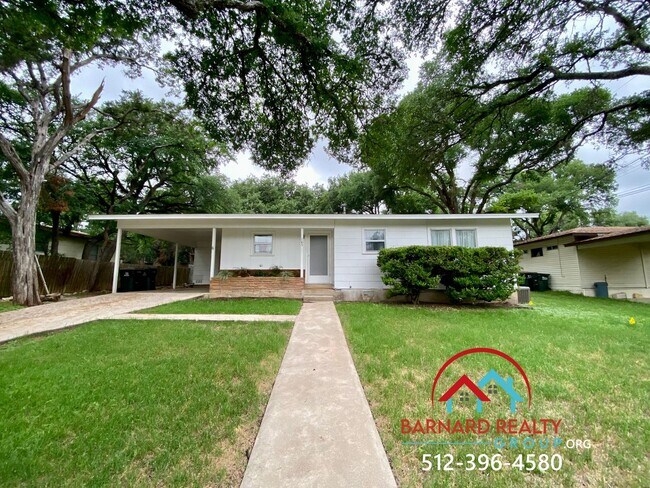 Foto del edificio - Available Now: 2 bed/1 bath with Fenced Ya...
