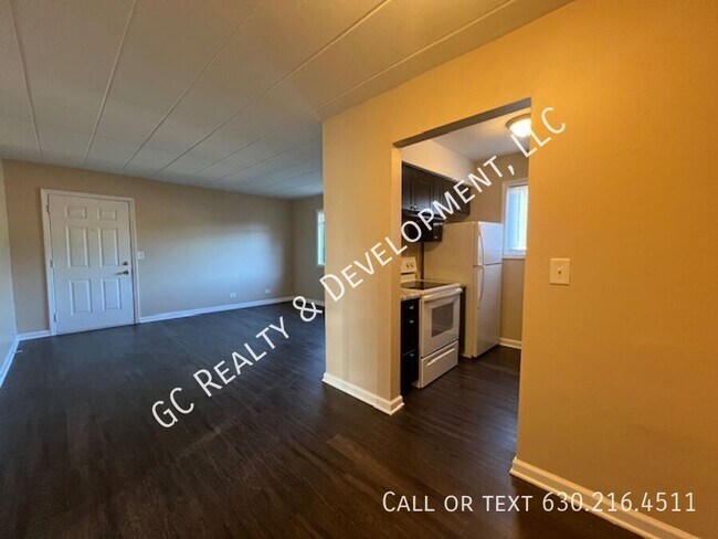 Building Photo - ***SECOND FLOOR - WEST CHICAGO LOCATION / ...