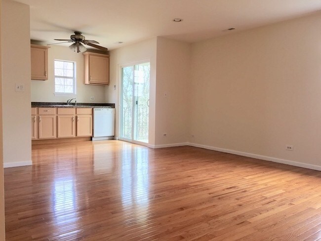 Building Photo - 126 Gant Circle Unit E Streamwood, IL 60107