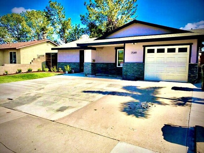Building Photo - Beautiful Home Ready for Move-in