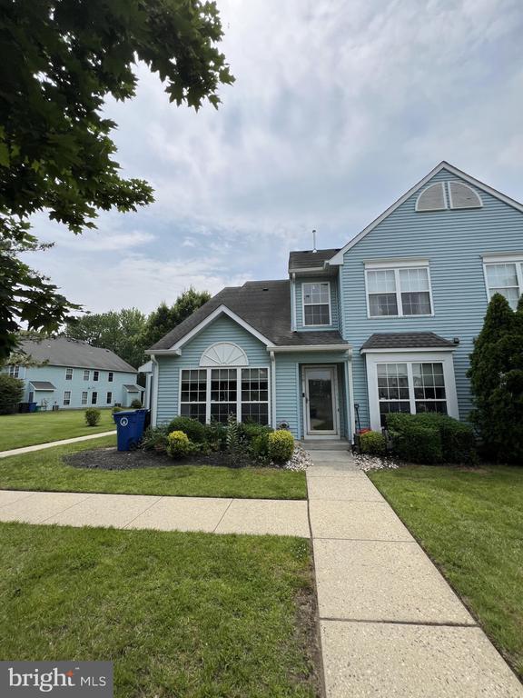 Foto principal - 79 Tarragon Ct