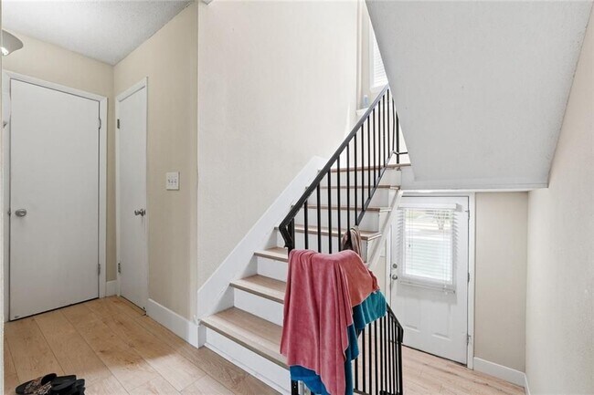 Foto del edificio - 3301 Henderson Mill Rd