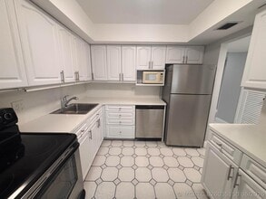 Building Photo - 6100 S Falls Cir Dr