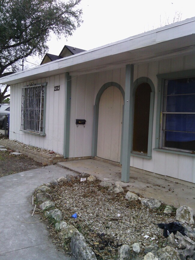Foto del edificio - 2323 Hicks Ave