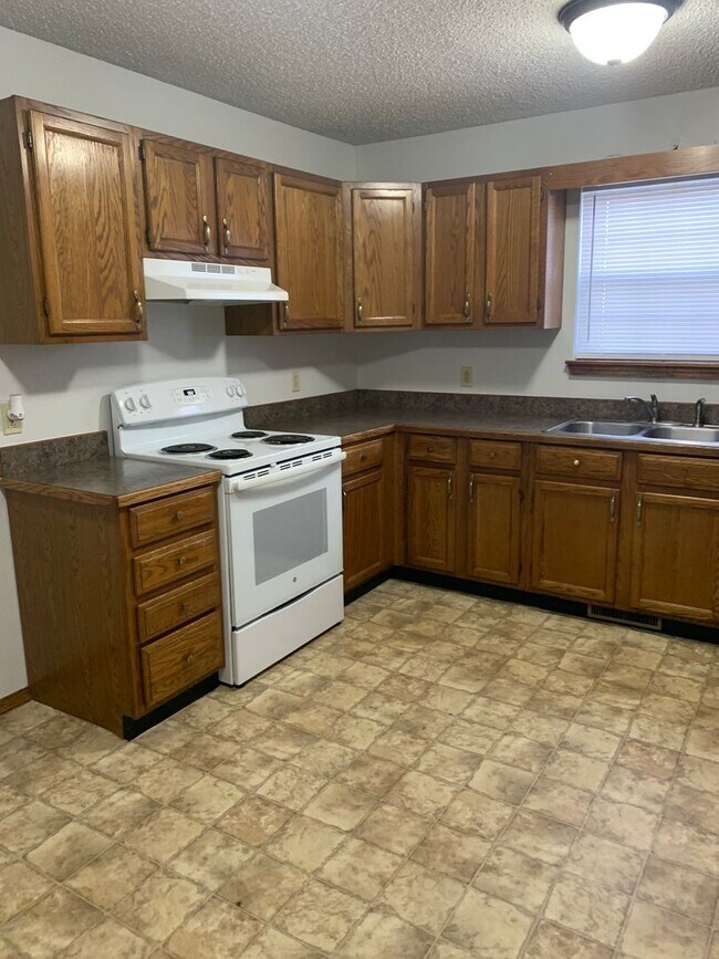 Building Photo - Cute 3 bedroom house ready to rent!