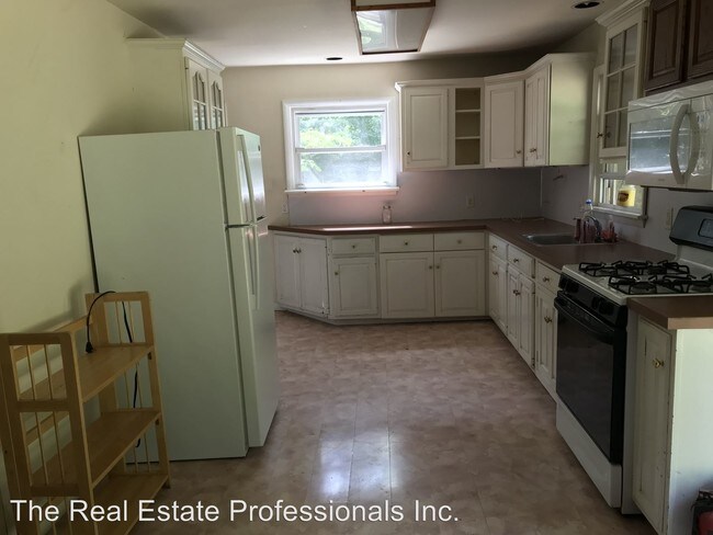 Building Photo - 3 br, 1.5 bath House - 228 Maugers Mill Rd.
