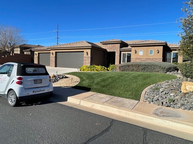Foto del edificio - Beautiful Bridal Gate Estates - FIVE CAR GARAGE!!