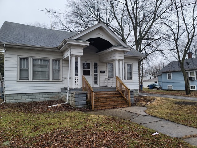 Primary Photo - Great 4 bedroom home with 2 car garage
