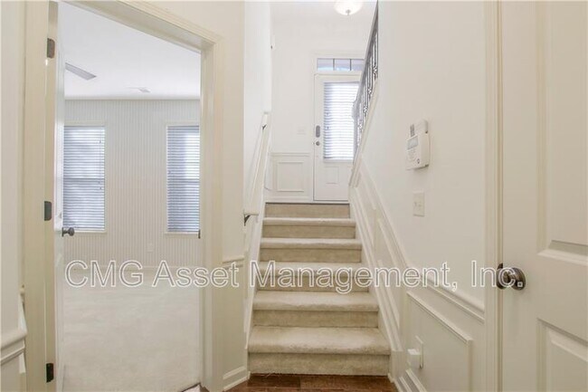 Building Photo - 3382 Vintage Cir SE
