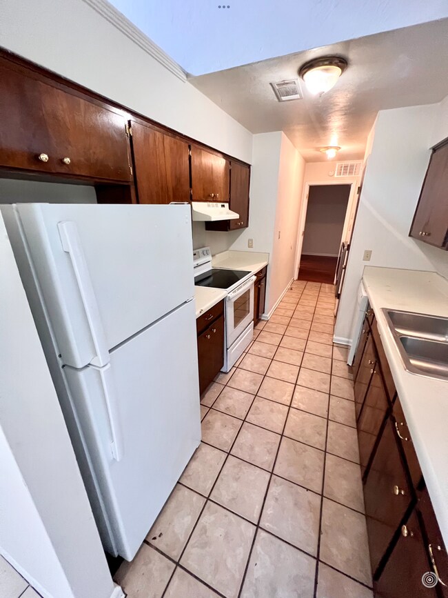 Foto del edificio - 2701 Wood Dr
