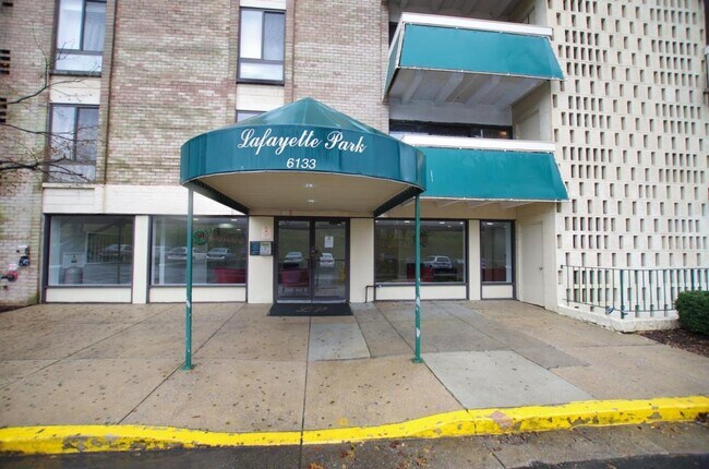 Foto del edificio - 6133 Leesburg Pike, 310
