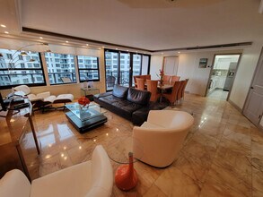 Building Photo - 5225 Collins Ave