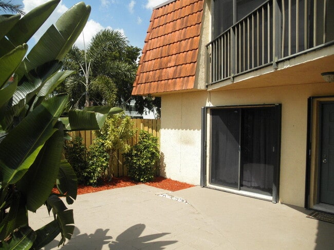 Building Photo - 43 Springdale Cir