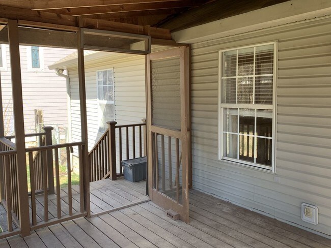 Building Photo - 4924 Deerhaven Dr