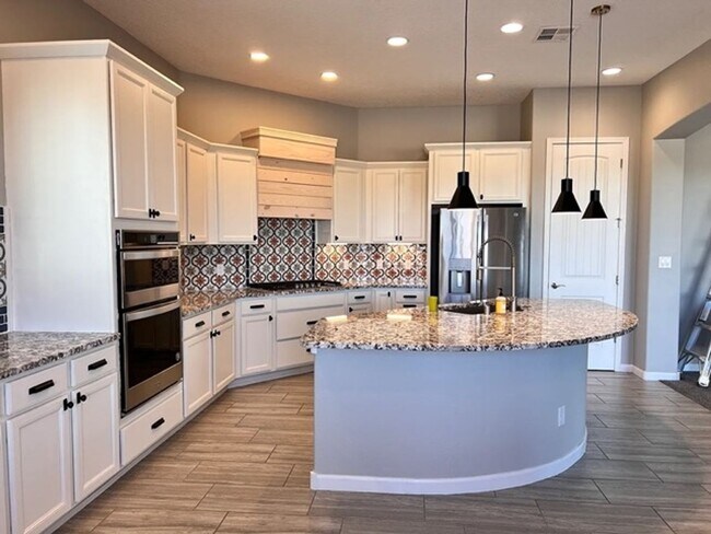 Foto del edificio - Beautiful Single Family Home in Desirable Subdivision Available in April 2026