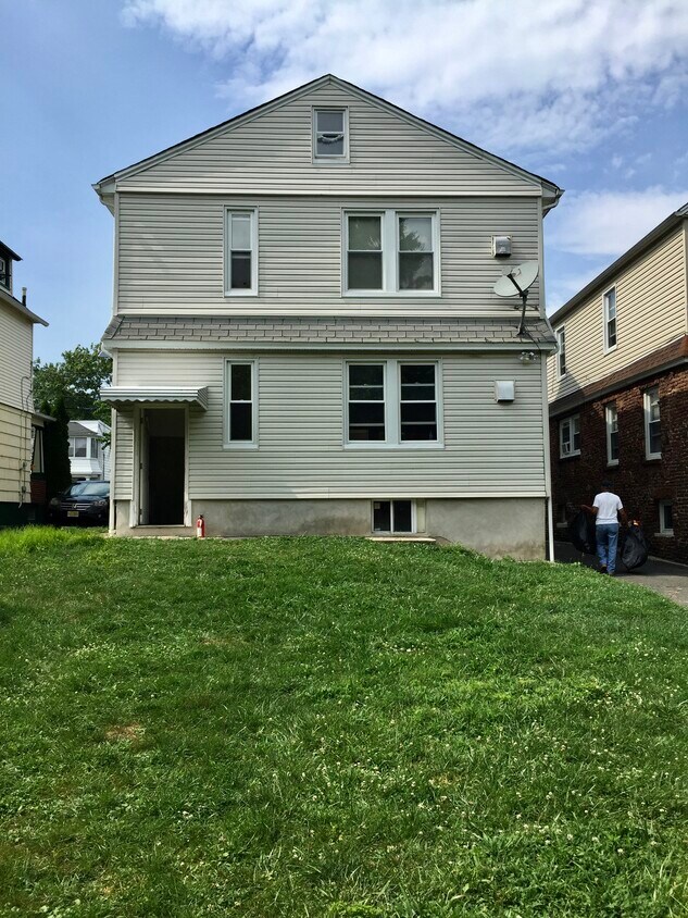 Building Photo - 225 3rd Ave