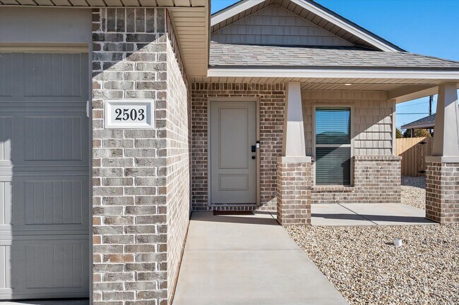 Foto del edificio - Now Pre-Leasing and a 55' TV -New 3/2/2 in Willowbend