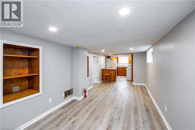 Photo du bâtiment - 66 Weir St S