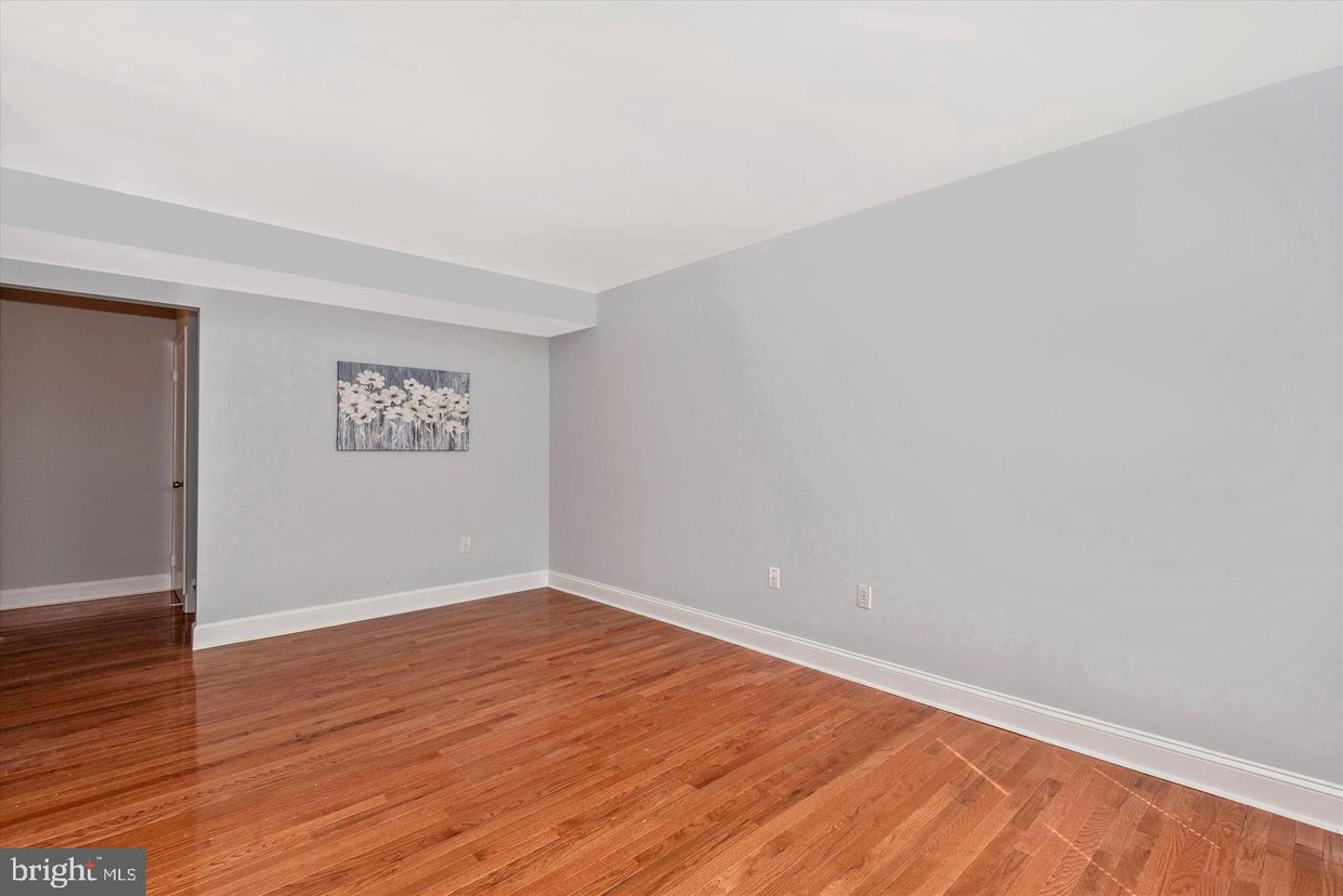 Primary Photo - 577 W Diamond Ave