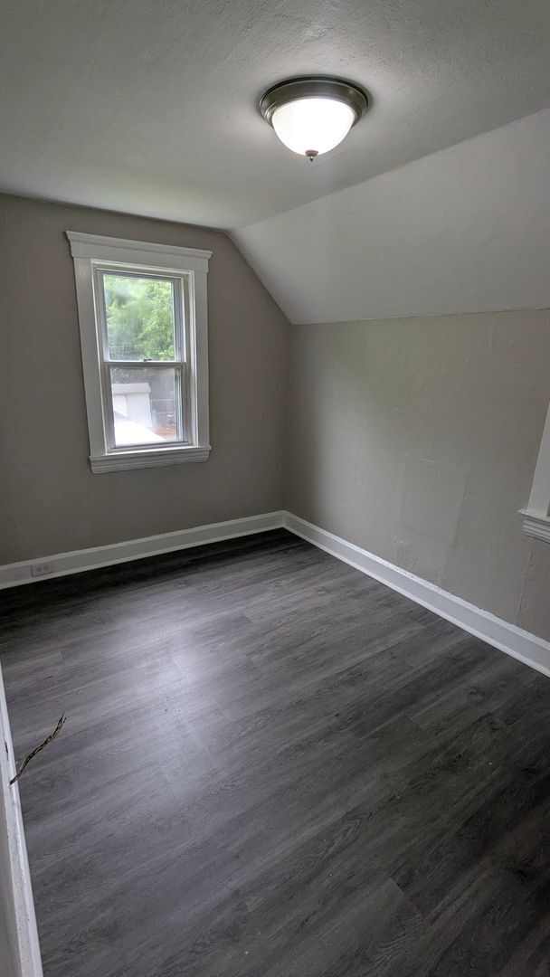 Building Photo - 3854 W 40th St