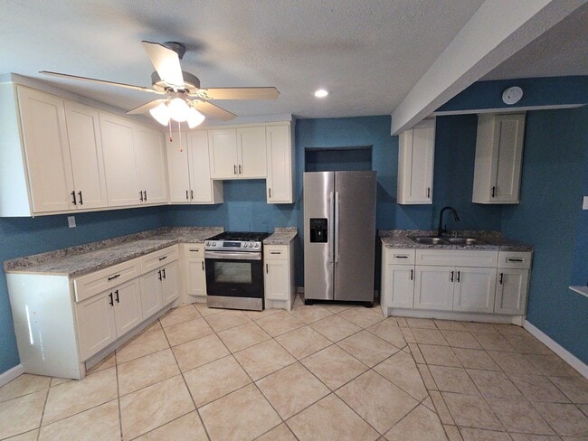 Building Photo - 9010 Linda Vista Rd