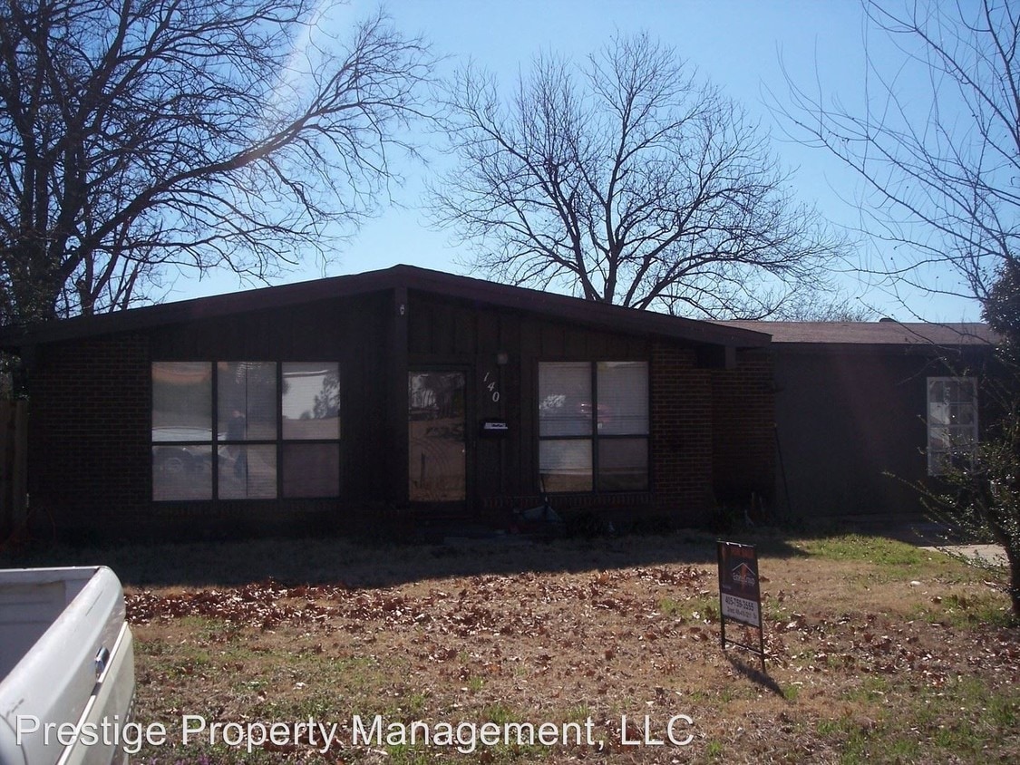 Primary Photo - 140 Lakewood Blvd