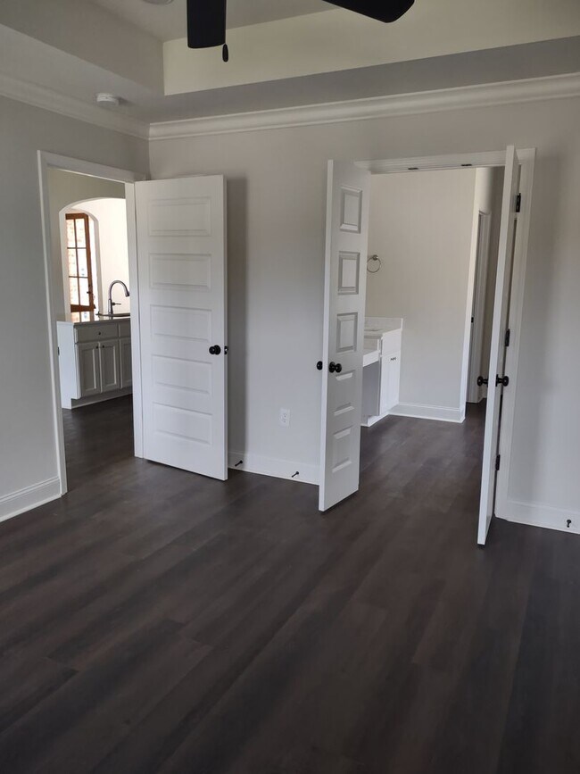 Foto del edificio - MOVE IN SPECIAL!**** 1/2 OF 1ST MONTH RENT...