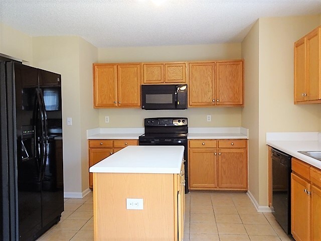 Foto del edificio - 214 Clay Thorn Ct