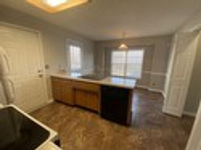 Foto del edificio - Updated 3BR Home Minutes from Fort Campbell – Fenced Yard & Deck
