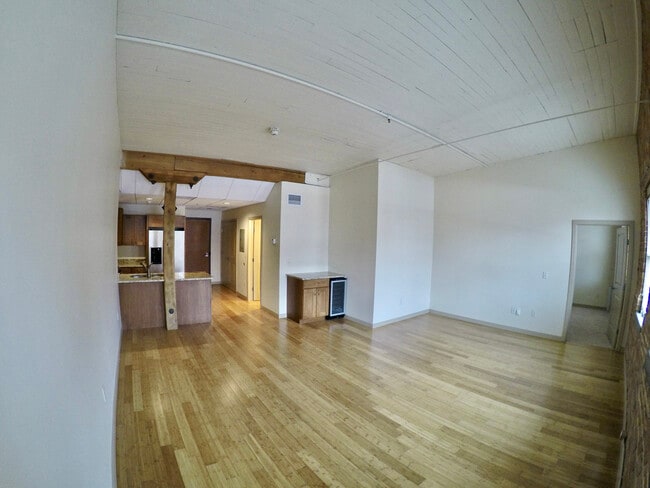 Building Photo - 202 Walton