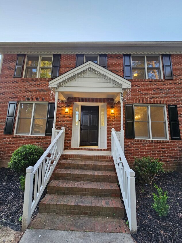 Primary Photo - 623 Elmwood Ct