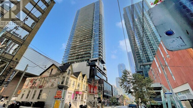 Photo du bâtiment - 290 Adelaide St W